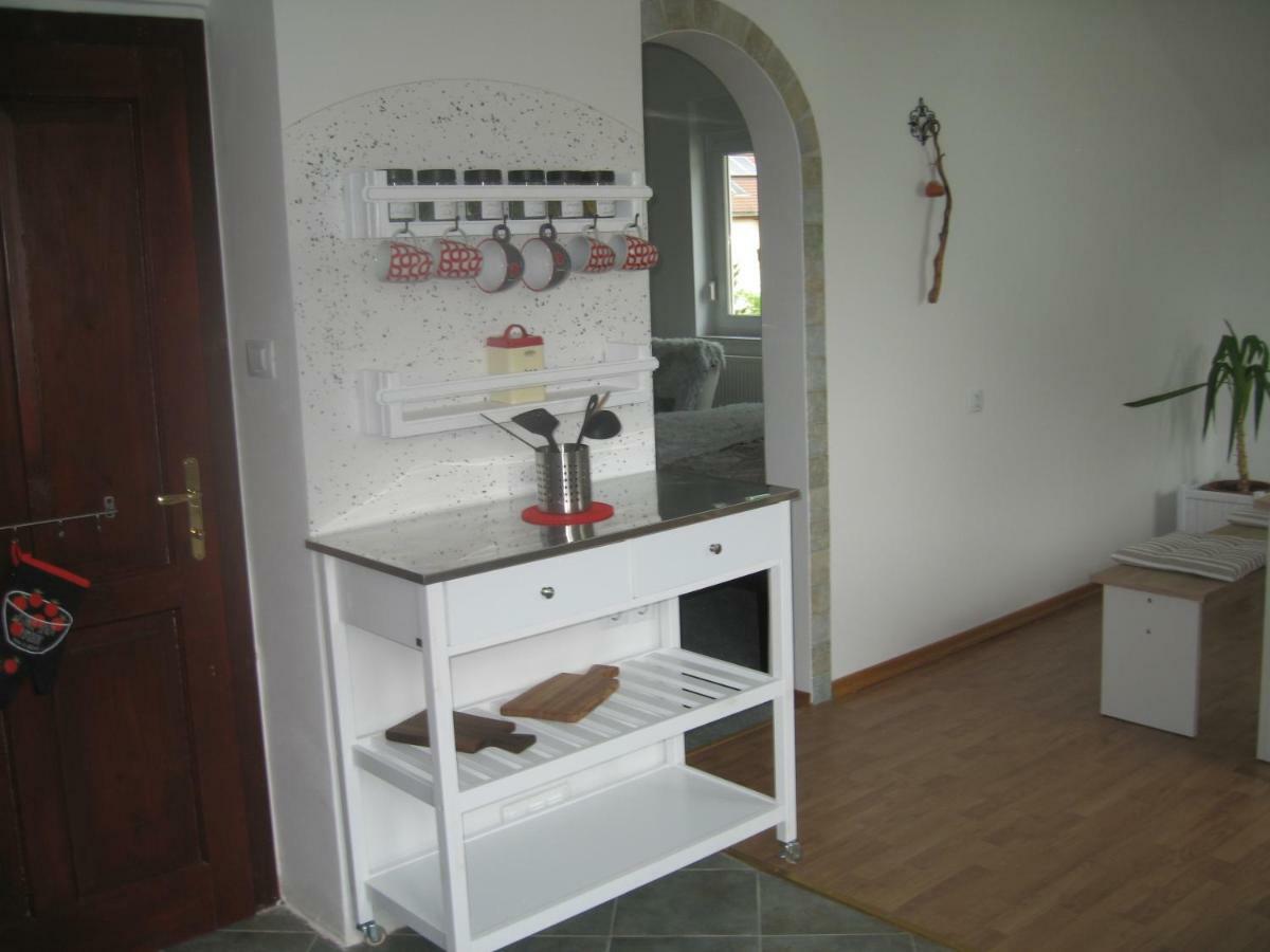R&G Apartment Zirovnica Buitenkant foto