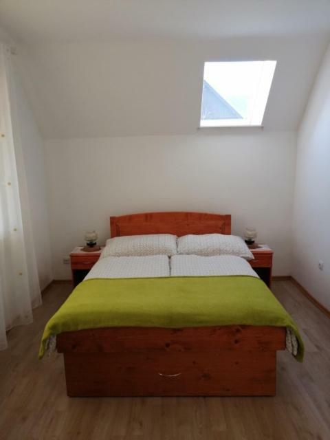 R&G Apartment Zirovnica Buitenkant foto